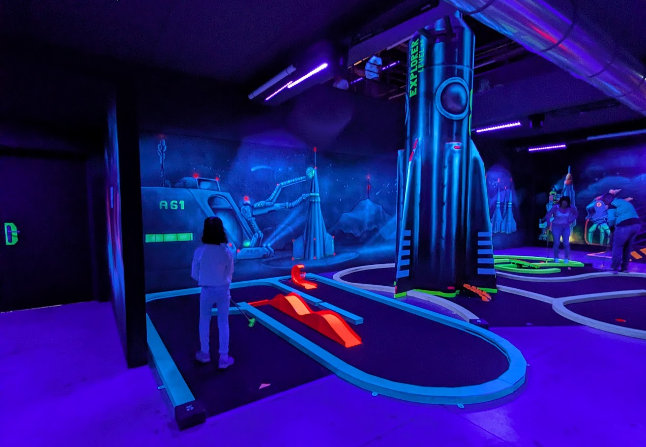 Level 3 : un mini-golf fluo dans l’espace près de Rennes