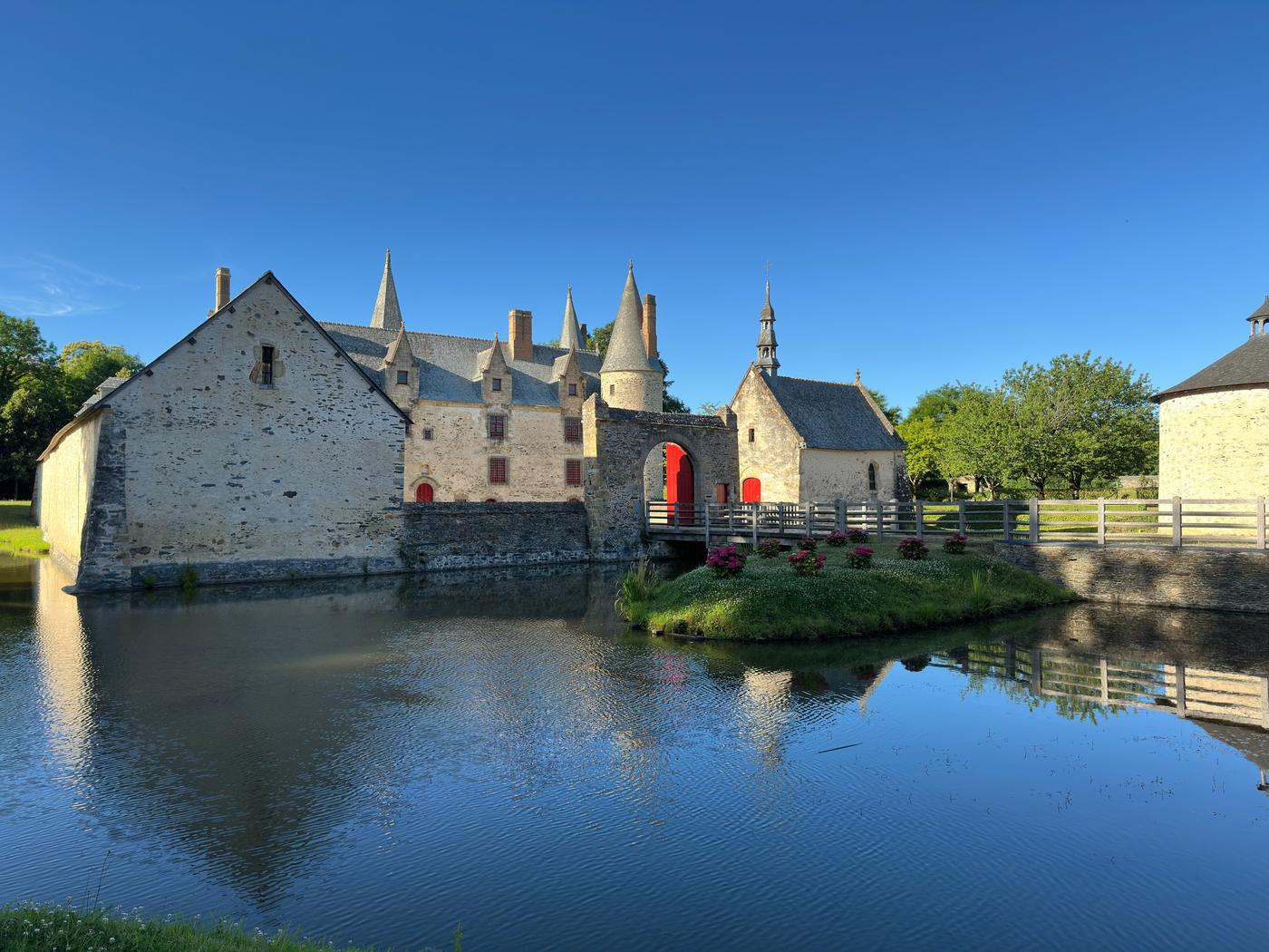 Le Bois Orcan : château médiéval, jardins et sculptures près de Rennes