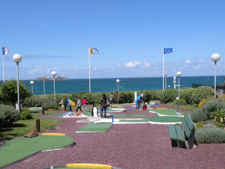 Le mini-golf de Dinard : 18 trous face à la mer