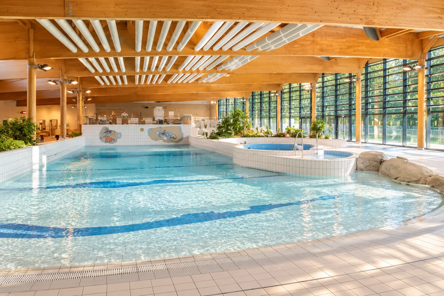 Piscine des Gayeulles : vagues et espace ludique avec les enfants à Rennes